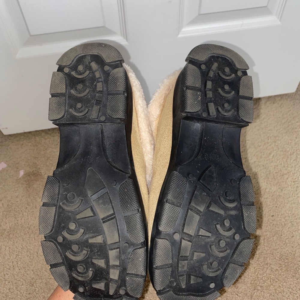 Snow boots
